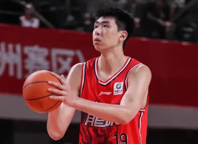 世界杯中国-稳定发挥！徐昕出战24分钟，投篮6中5得到12分6篮板1助攻